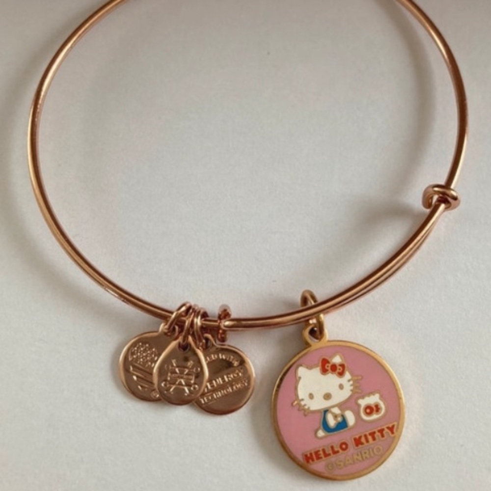 Hello Kitty Bracelet - Picture 2 of 4